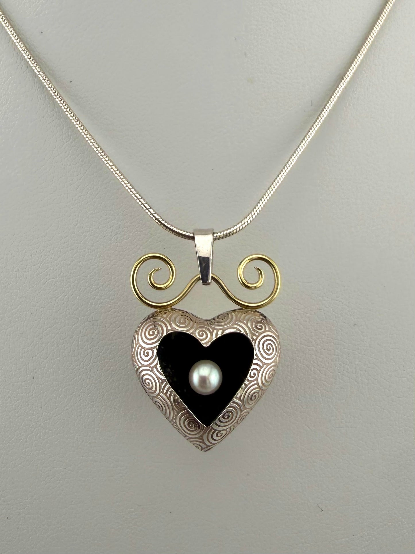 Puffy Heart with Pearl